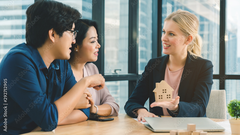 Financial officials are advising Asian family to buy a home. At a loan rate that is worthwhile for investment Monthly installments And introducing a residential rental business To increase revenue Financial officials are advising Asian family to buy a home. At a loan rate that is worthwhile for investment Monthly installments And introducing a residential rental business To increase revenue