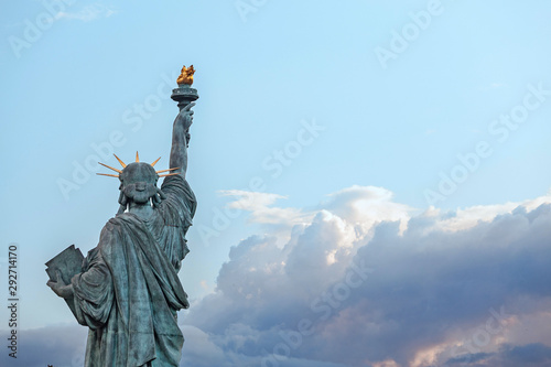 Fotografie, Tablou The famous statue of Liberty on an island in Paris