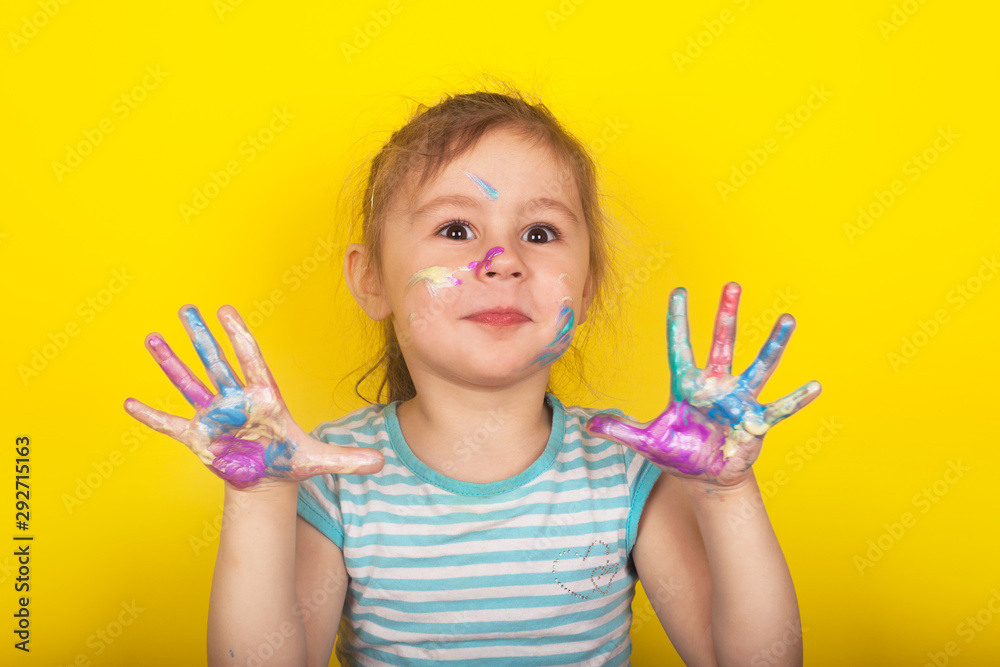 Little girl on a yellow background shows hands drawn - obrazy, fototapety, plakaty 
