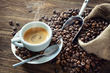 Küchenrückwand glas motiv Kaffee und Kaffeebohnen Tasse Espresso mit Kaffeebohnen  © Alexander Raths