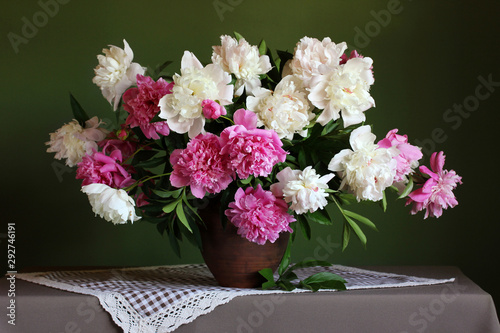 Fototapeta Naklejka Na Ścianę i Meble -  bouquet of pink and white peonies