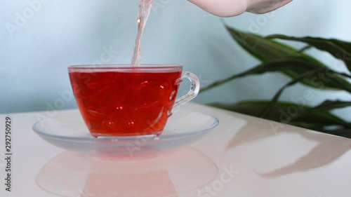 preparing a cup of rea