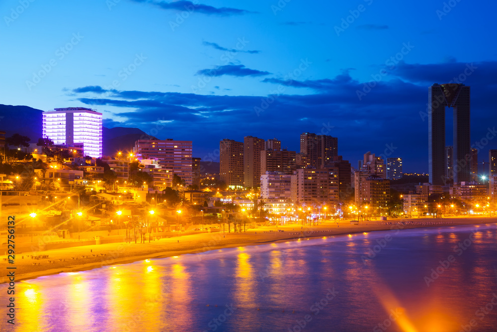 Obraz premium nighttime in benidorm