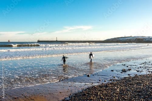 Obraz na płótnie A view to Aberdeen beach near South breakwater popular for surfing in a nice sunny winter day, Scotland w salonie