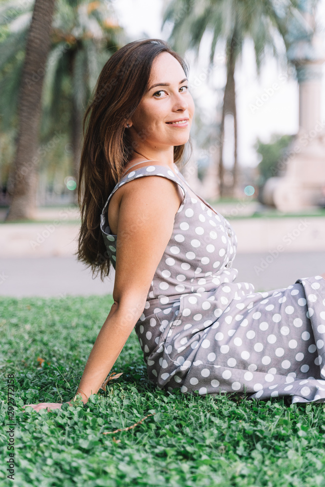 Naklejka premium Portrait of pretty woman in the city