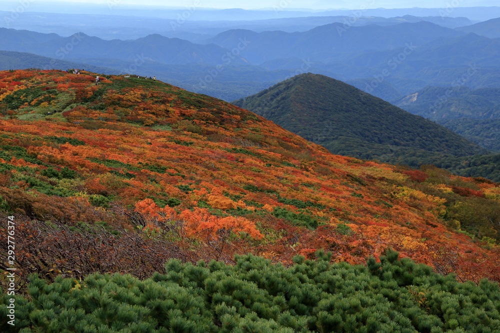 紅葉の栗駒山 ( Beautiful autumnscape at Mount Kurikoma, Tohoku, Japan )