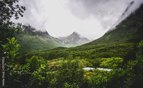Obraz na plátně green mountain valley in norway