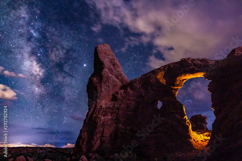 Konstfotografi Antares and Milky Way over Turret Arch