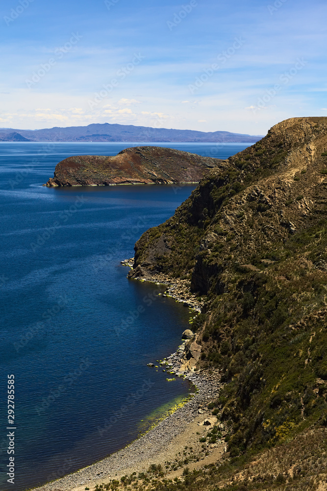 Shoreline of the popular tourist destination Isla del Sol (Island of te Sun) in Lake Titicaca, Bolivia
