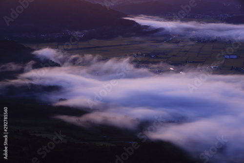 Fototapeta Naklejka Na Ścianę i Meble -  夜明けの雲海