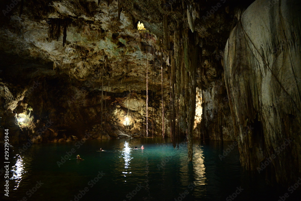 Cenote Xkeken, Valladolid. México Cenote Xkeken, Valladolid. México