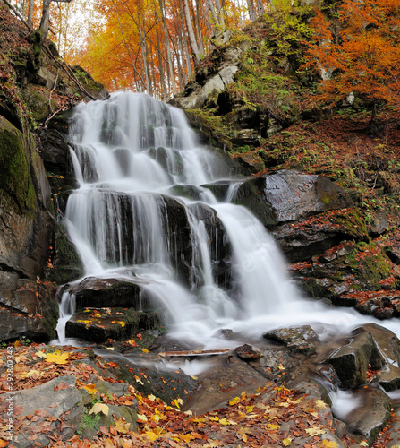 Fototapeta Naklejka Na Ścianę i Meble -  Mountain waterfall in autumn forest