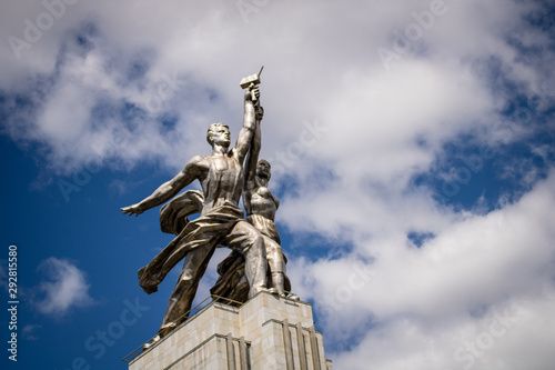 statue in moscow