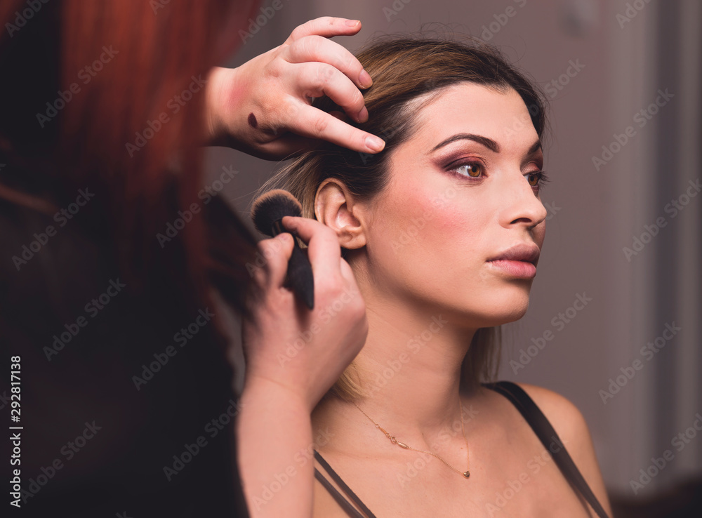 Obraz premium Makeup artist does makeup and creates an image for models