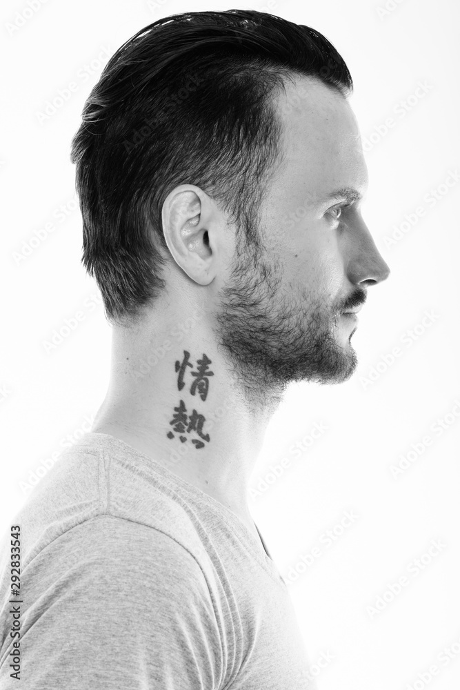Obraz premium Portrait of man with neck tattoo with text meaning passion