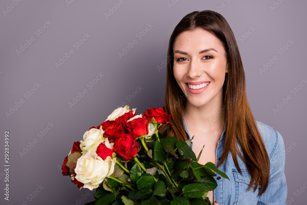 Close up photo of cheerful positive lady hold bouquet flowers roses gift on her anniversary 14-february 8-march wear trend clothes isolated over grey color background Close up photo of cheerful positive lady hold bouquet flowers roses gift on her anniversary 14-february 8-march wear trend clothes isolated over grey color background
