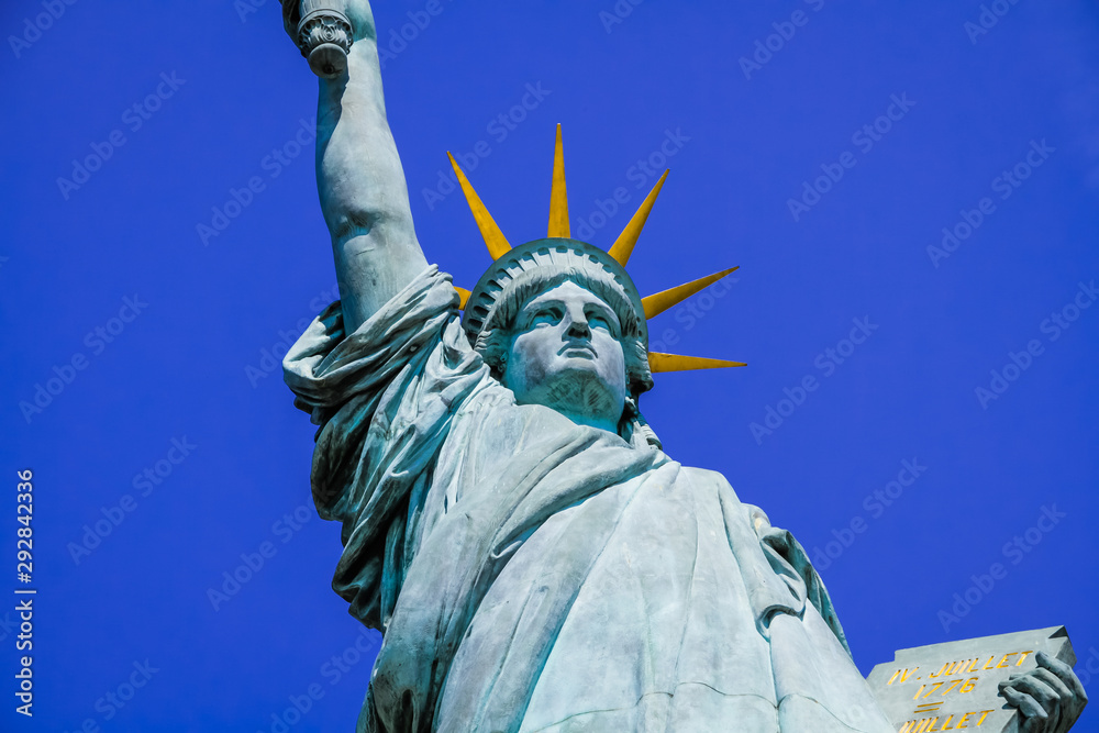 Fototapeta premium Statue of Liberty replica on the Île aux Cygnes, River Seine in Paris. Given to the city in 1889, it faces southwest, downriver along the Seine.