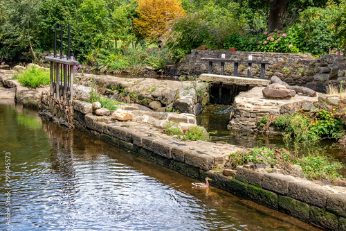 Pont-Aven. Le fleuve c  tier Aven au  Bois d Amour . Finist  re Bretagne