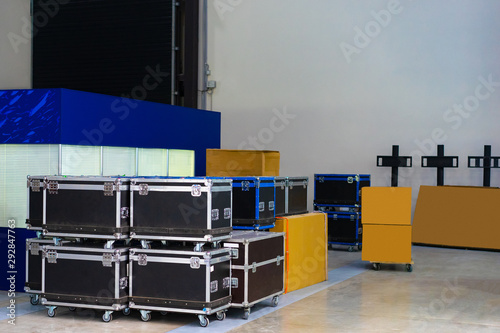 Boxes on wheels for transpo...