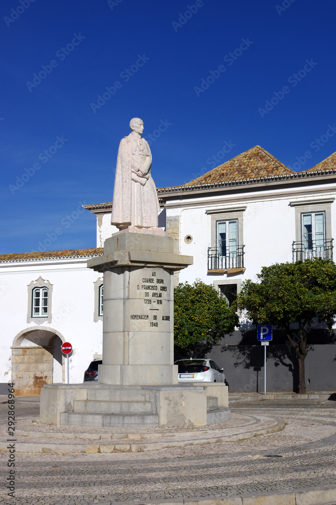 Statue d'évêque Francisco Gomes, Faro, Portugal