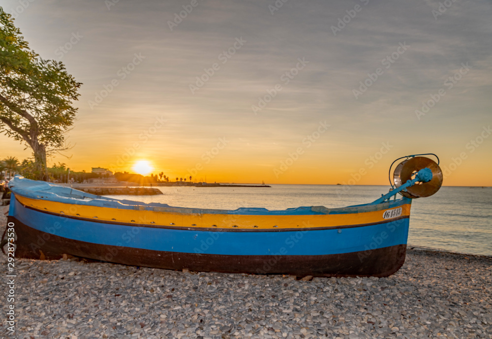 Fototapeta premium Un pointu au lever de soleil