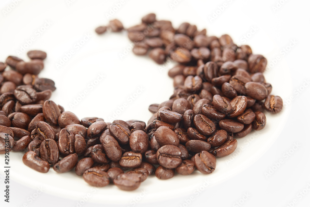 Obraz premium coffee beans on white background