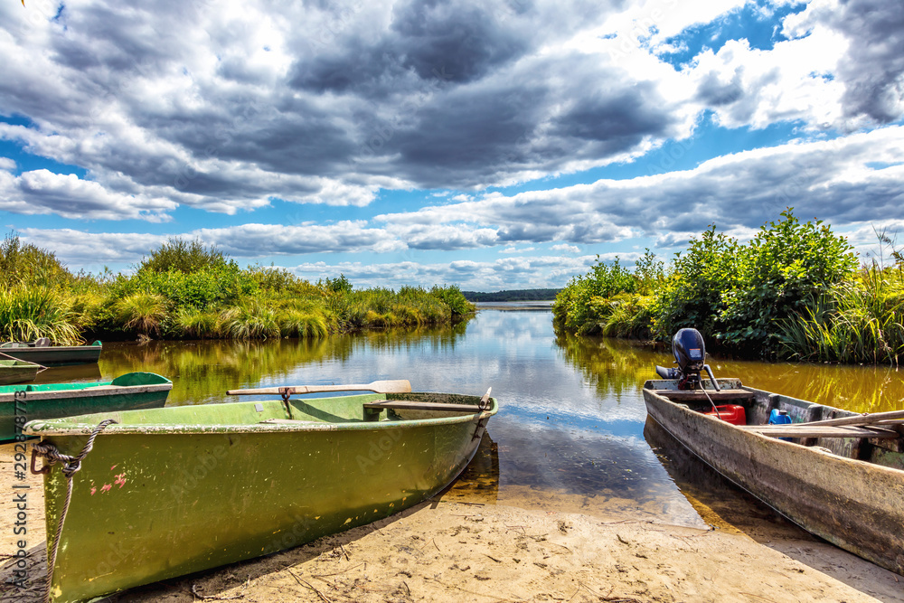 Φωτογραφία Seignosse, Landes, France - View of boats in front of Hardy Pond