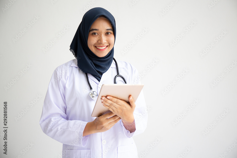 Young Arab Muslim intern doctor women smile on isolate white background  concept for Islam people working in medical hospital health care, Modern  Nurse wearing hijab in medico clinic business service. Stock-Foto