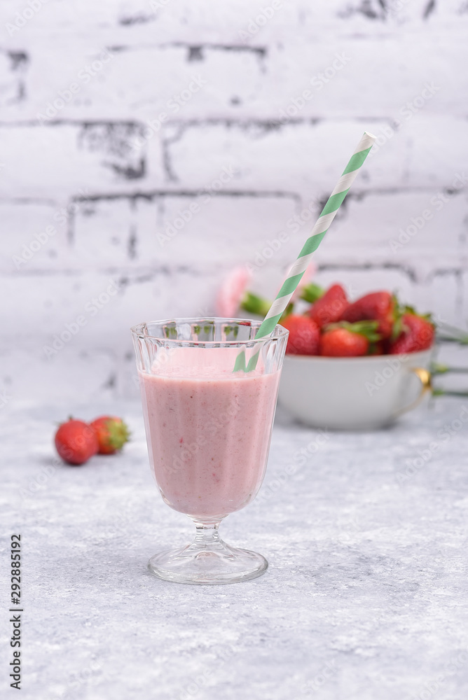 Strawberry yogurt smoothie Strawberry yogurt smoothie