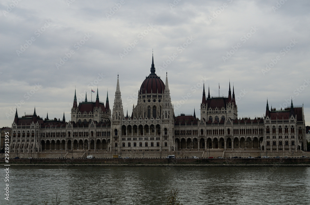 hungarian parliament in budapest