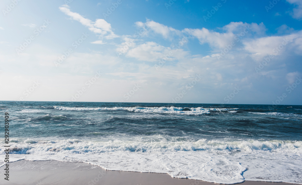 Fototapeta premium View of beach and clouds