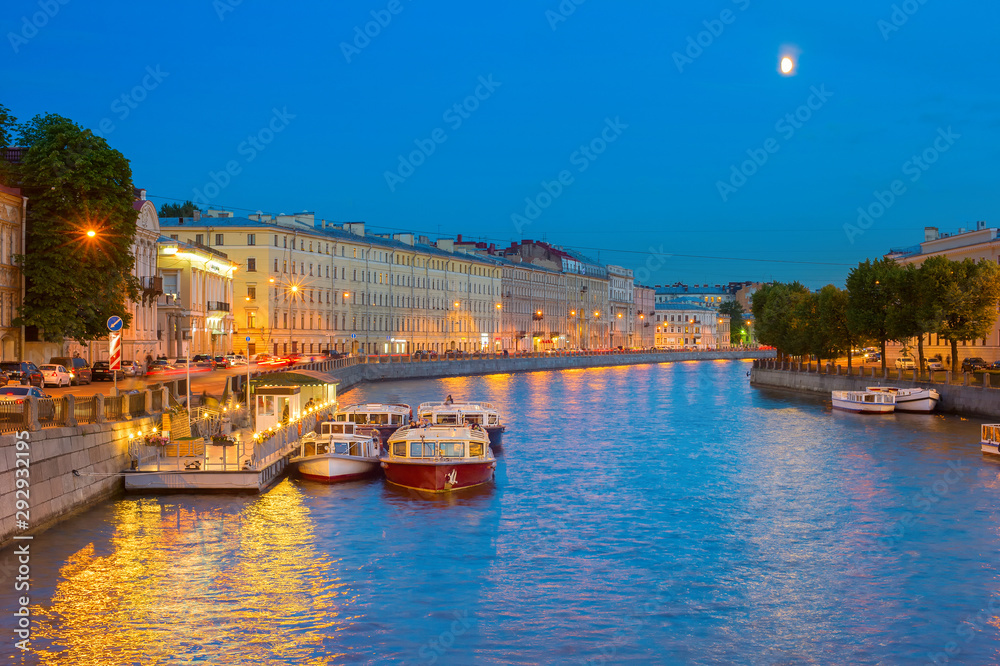 Obraz premium boat trip canals Petersburg, Russia