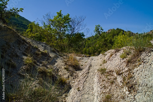 Vista dal sentiero 208 dal villaggio di Baciardi all'eremo di Morimondo