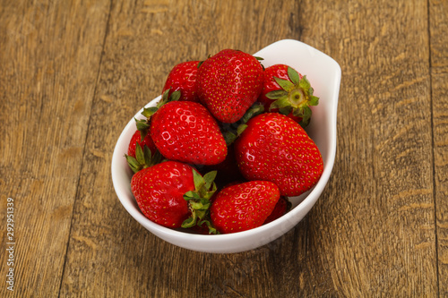 Sweet strawberry in the bowl