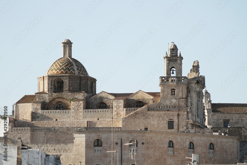 Die weisse Stadt Ostuni in Apulien in Süditalien nahe der Adria Küste 4
