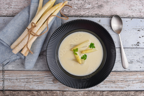 White asparagus cream soup