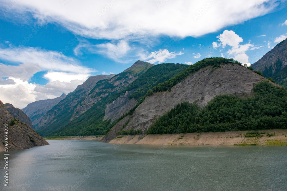 Φωτογραφία Lac du Chambon is a reservoir on the Romanche river in Isère, Rhône-Alpes, Franc