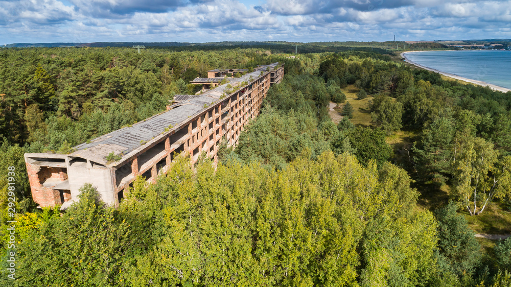 Prora – gigantyczny historyczny nazistowski ośrodek wypoczynkowy nad Bałtykiem na wyspie Rugia