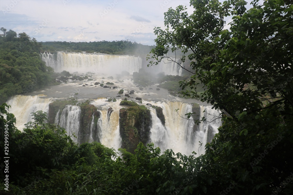 WATERFALLERS WONDERING TRAVELERS 'EYES in Brazil WATERFALLERS WONDERING TRAVELERS 'EYES in Brazil