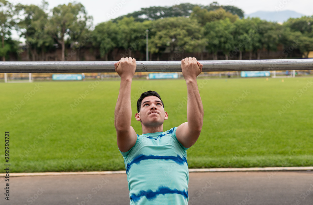 Obraz premium Young man doing sports and warm up exercises