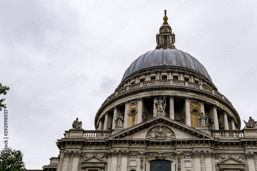 saint Paul cathedral in London