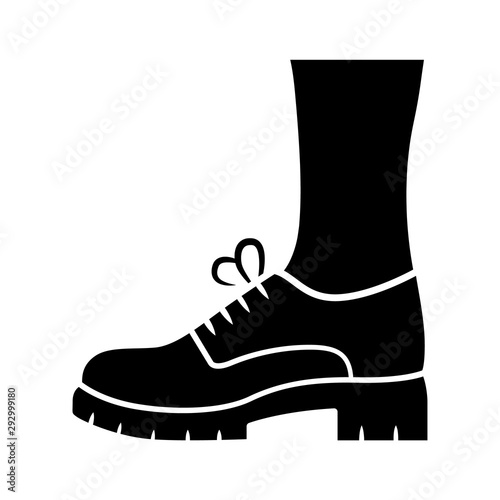 Chunky brogues glyph icon. Women trendy oxford shoes side view. Lace ups, elegant footwear. Female fall, spring office wear fashion. Silhouette symbol. Negative space. Vector isolated illustration