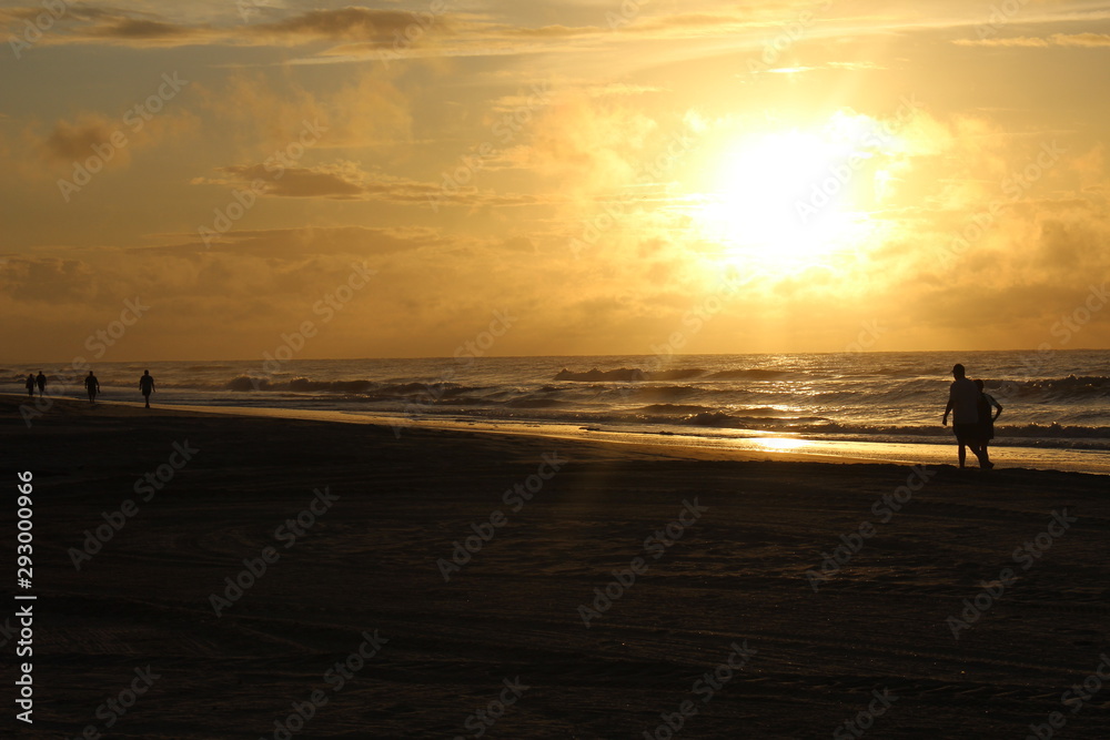 Fototapeta premium Enjoying the Sunrise on the beach