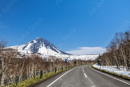 知床峠　春の羅臼岳
