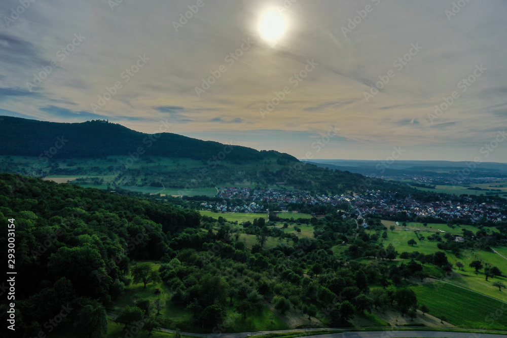 Naklejka premium Felder - Wald - Wiesen - Berge - Landschaft - Luftbild