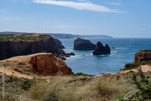 Küste, Klippen und Meer am Wanderweg „Rota Vicentina“ (Historischer Weg, Fischerweg) im Süden von Portugal 