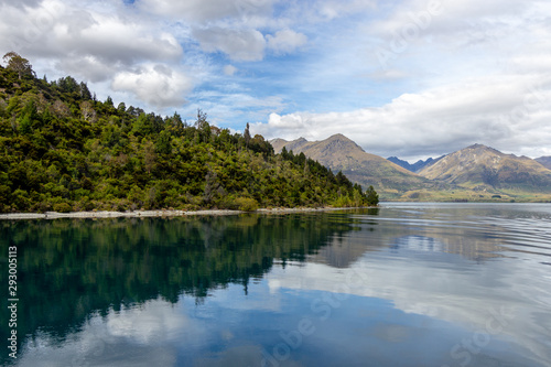 Fototapeta Naklejka Na Ścianę i Meble -  View of lake Wakatipu from a boat, Queenstown