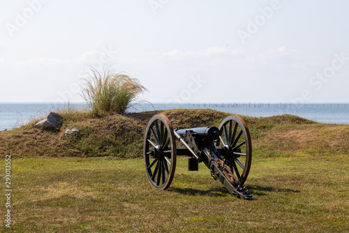 Fototapeta canon facing potomac river at civil war fort at point lookout maryland saint mar