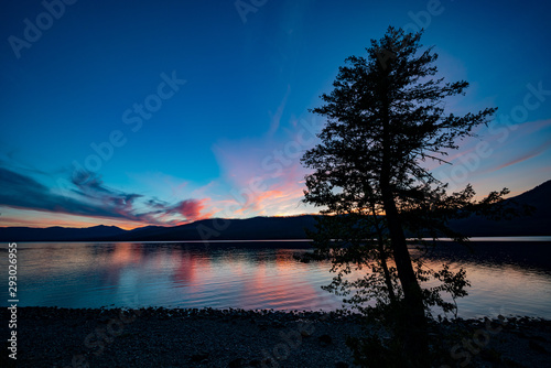 Beautiful sunset of the Lake Mcdonald © Kit Leong