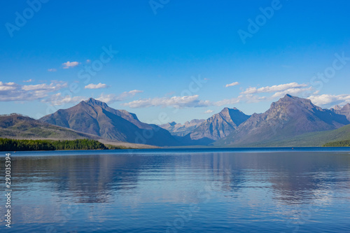 Beautiful landscape around Lake Mcdonald © Kit Leong